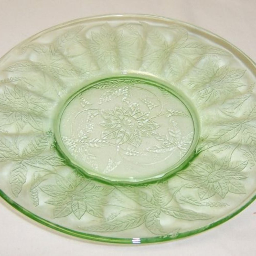 Jeannette Depression Glass Green FLORAL POINSETTIA 6 Inch Dessert Plate - Picture 2 of 2